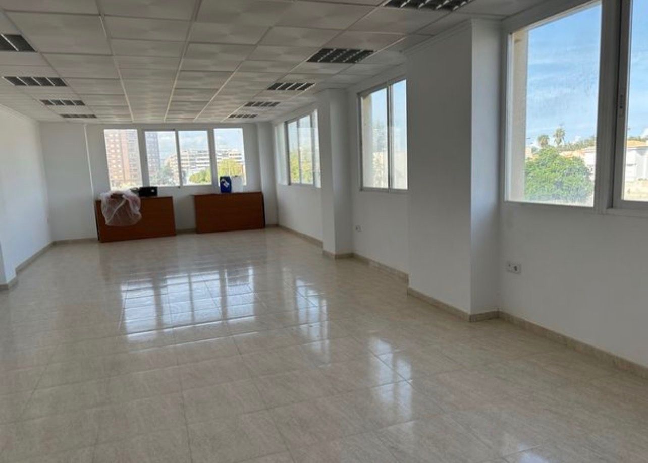 Oficina de lloguer a Oliva pueblo