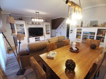 Detached house with balcony for sale in Calle Bernardino Guardado