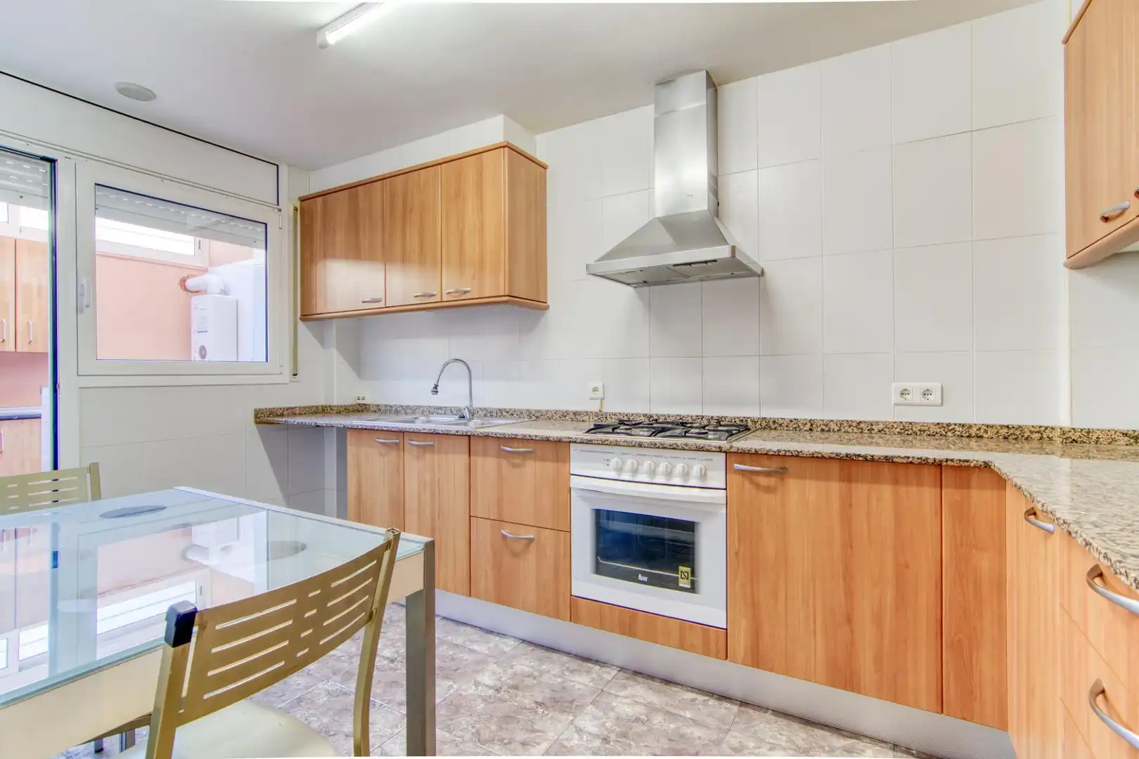Cocina de Casa adosada en venta en Figueres con Calefacción, Jardín privado y Balcón