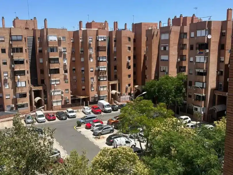 Vista exterior de Pis en venda en Sevilla amb Aire condicionat i Moblat