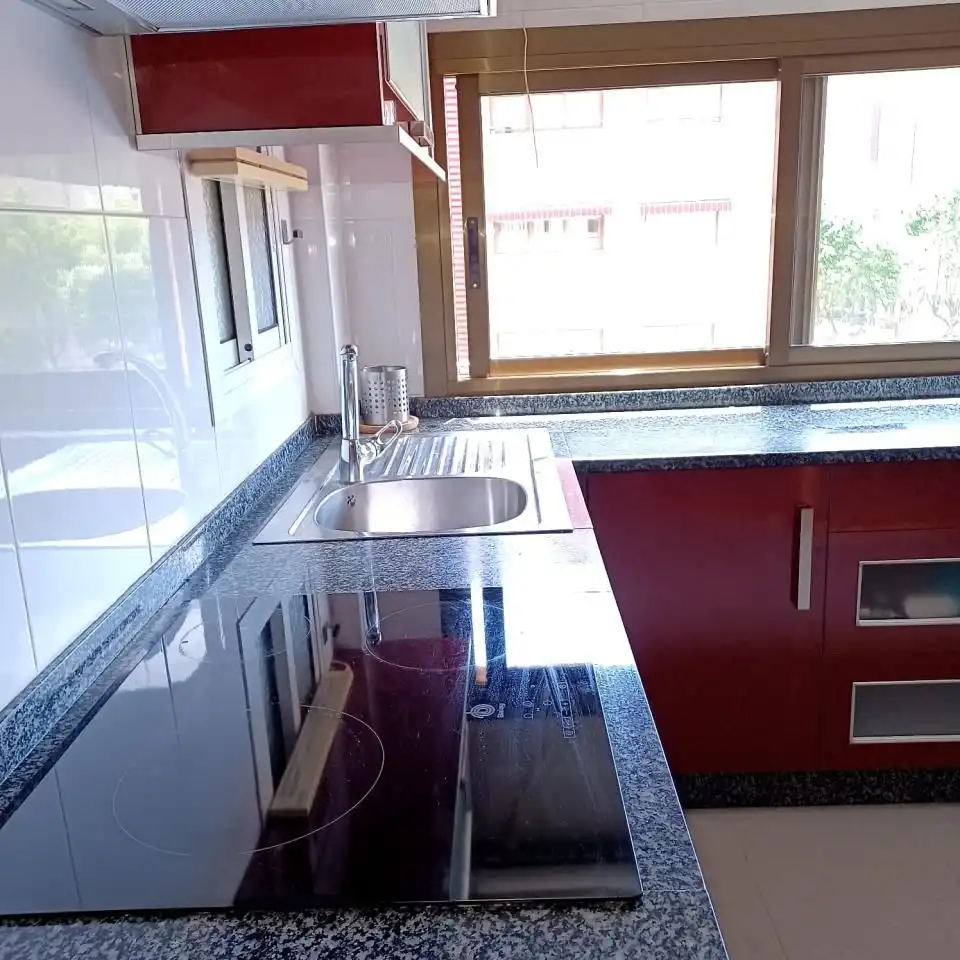 Küche von Wohnung zur Miete in Ourense Capital  mit Heizung, Privatgarten und Möbliert