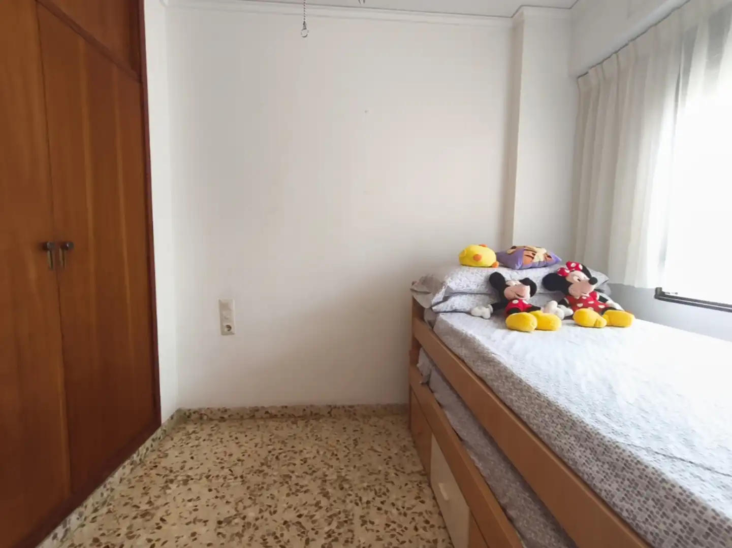 Dormitori de Pis de lloguer en Gandia amb Aire condicionat, Calefacció i Terrassa