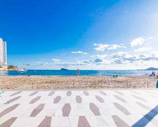 Vista exterior de Pis en venda en Benidorm amb Piscina