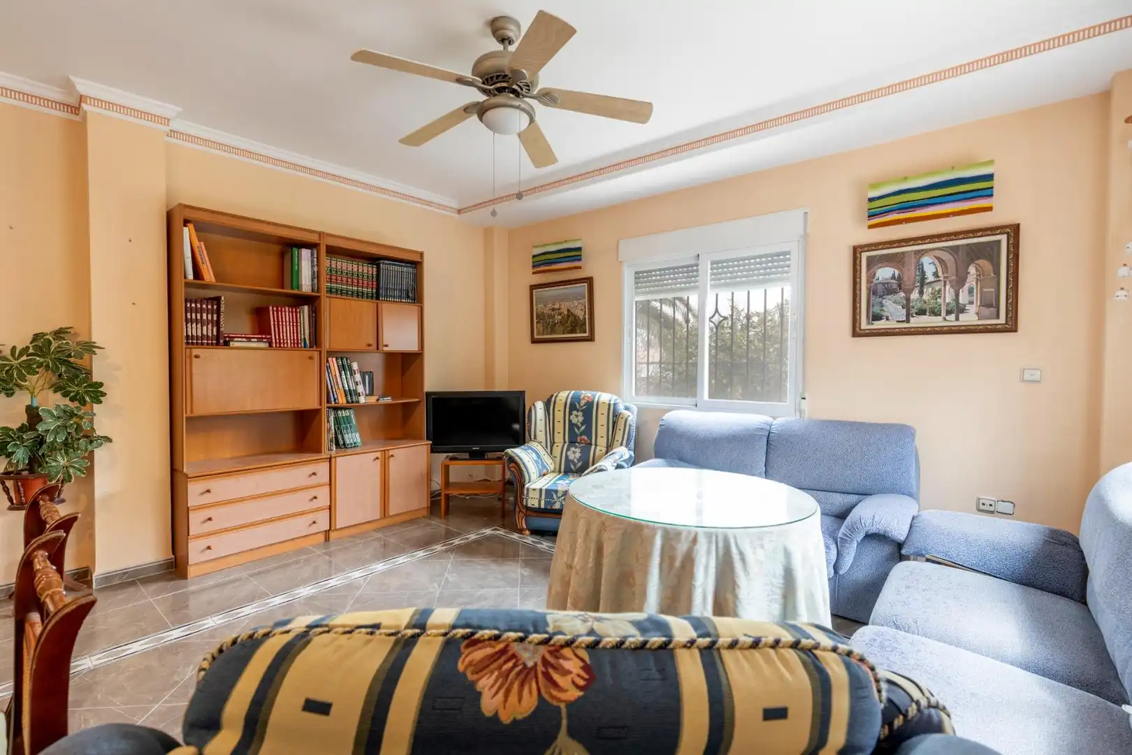 Sala de estar de Casa o chalet en venta en Escúzar con Terraza y Piscina