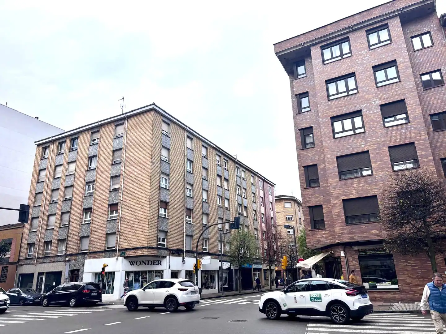 Vista exterior de Pis en venda en Gijón  amb Calefacció, Parquet i Moblat