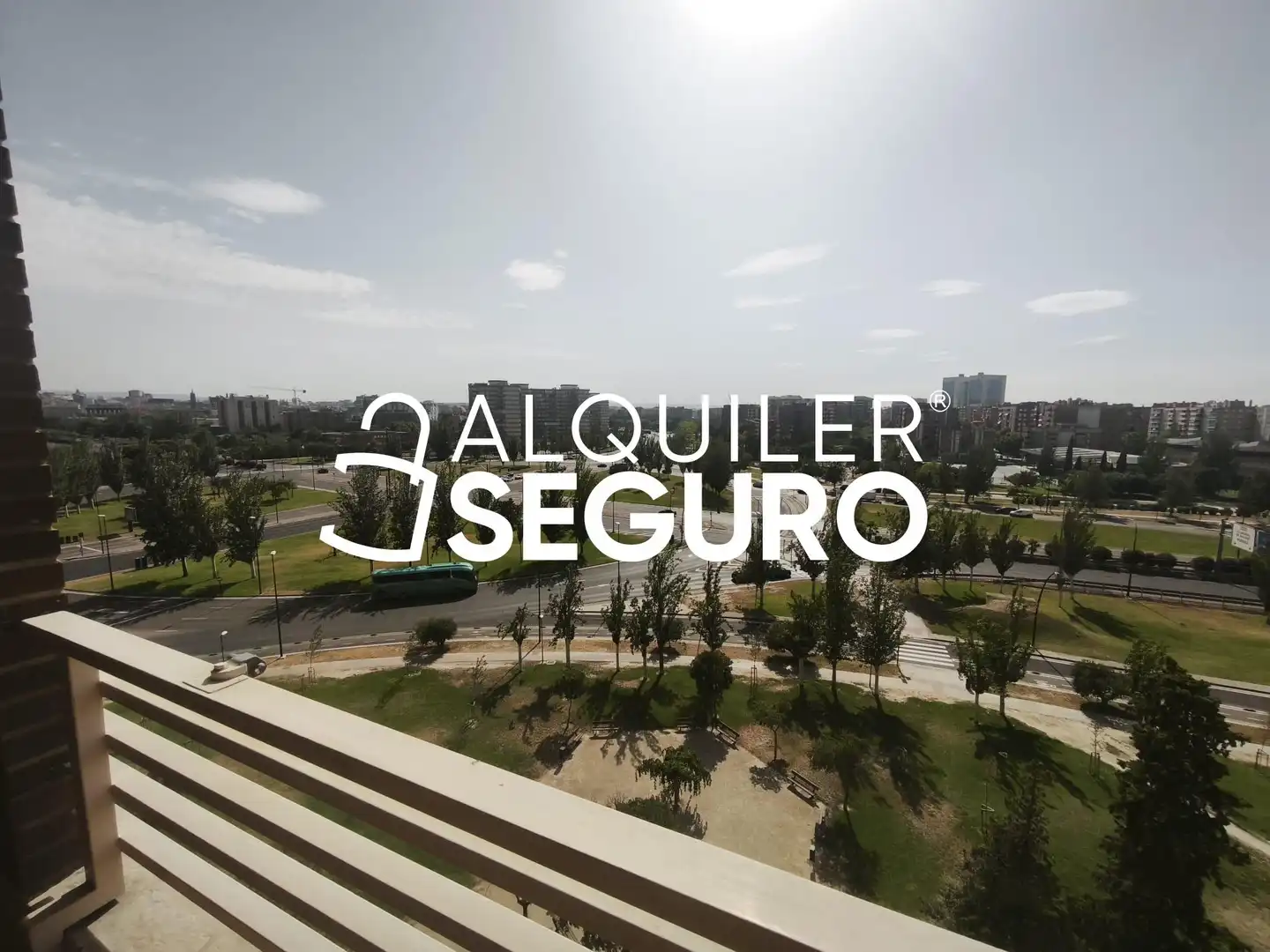 Außenansicht von Wohnung zur Miete in Zaragoza mit Heizung, Terrasse und Abstellraum