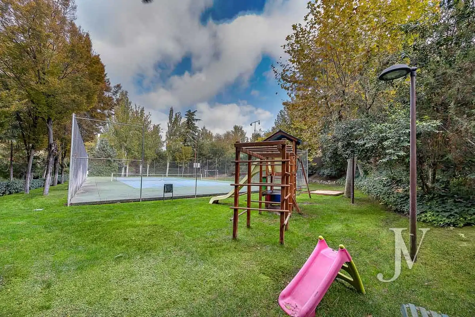 Jardín de Piso en venta en Madrid con Calefacción, Terraza y Piscina comunitaria
