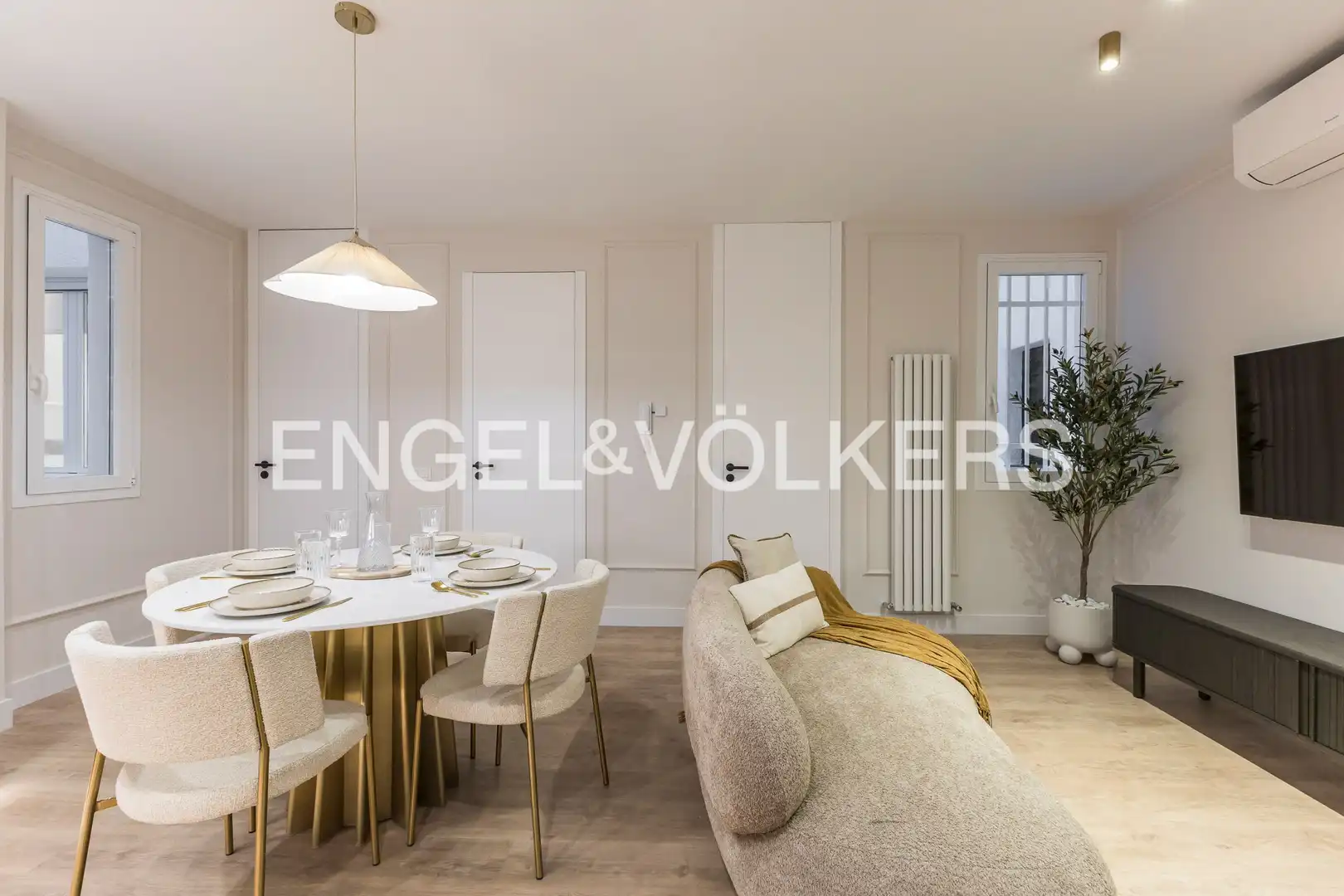Dining room of Flat for rent in Madrid  with Air Conditioner, Heating and Furnished