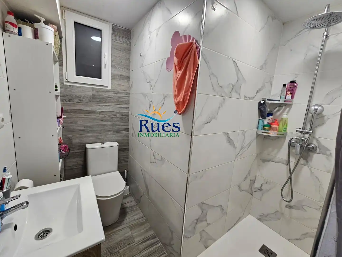 Badezimmer von Wohnung zum Verkauf in Castellón de la Plana / Castelló de la Plana mit Klimaanlage und Balkon