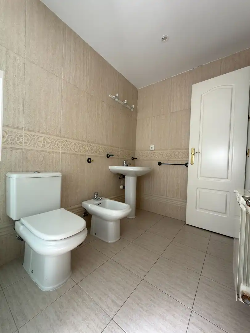 Bathroom of Flat for sale in Aranjuez  with Heating