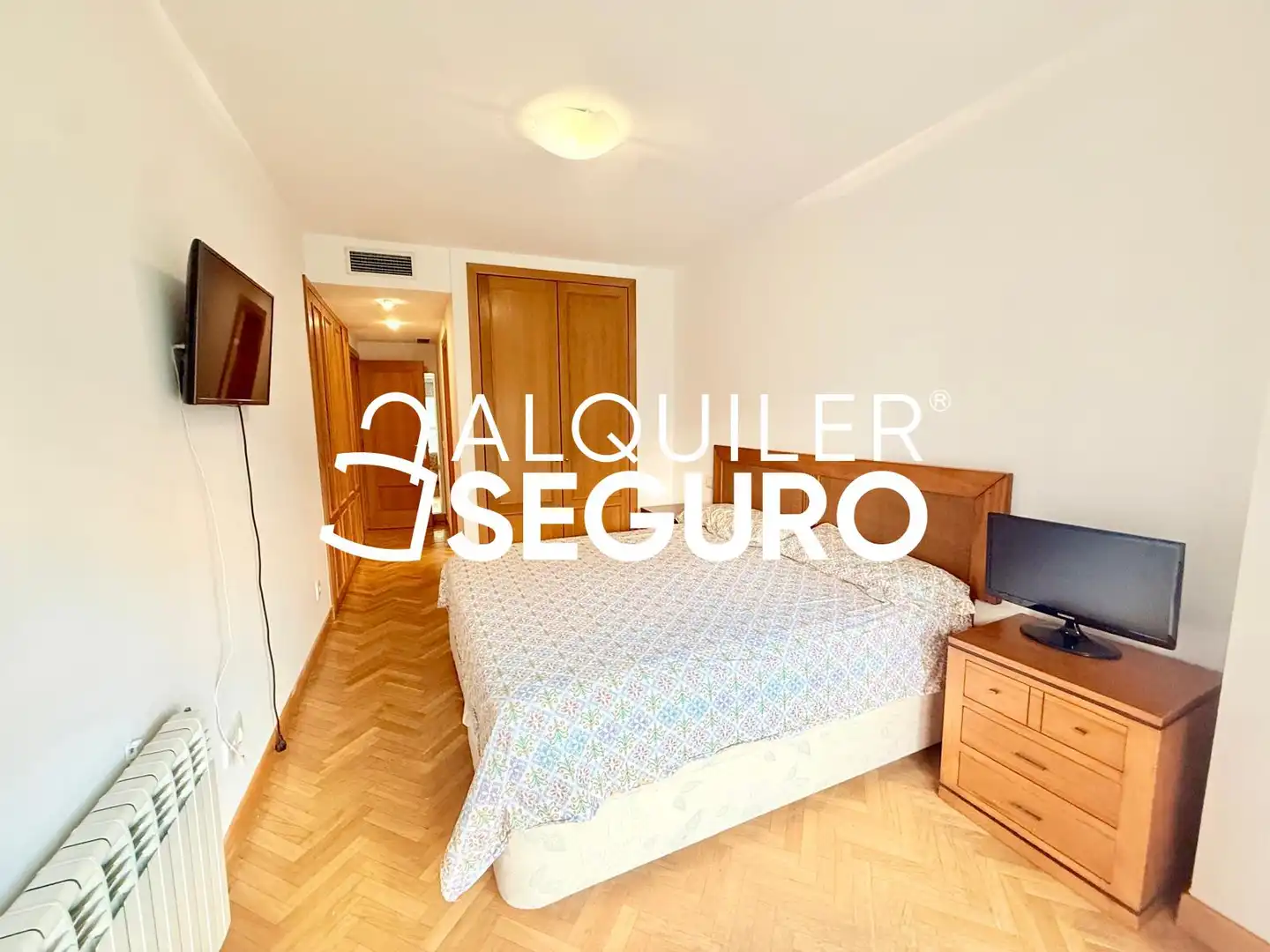 Bedroom of Flat for rent in Madrid  with Air Conditioner and Heating