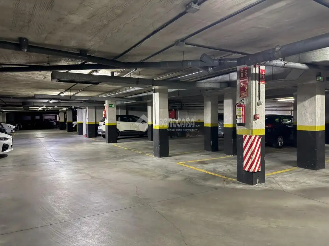 Parking of Garage for rent in Madrid