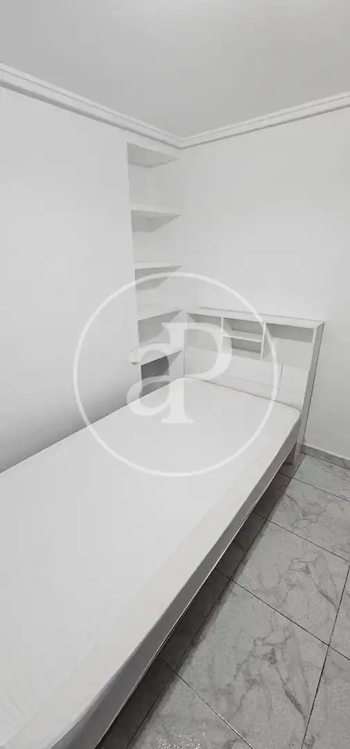 Dormitori de Pis de lloguer en Valencia amb Aire condicionat, Calefacció i Moblat