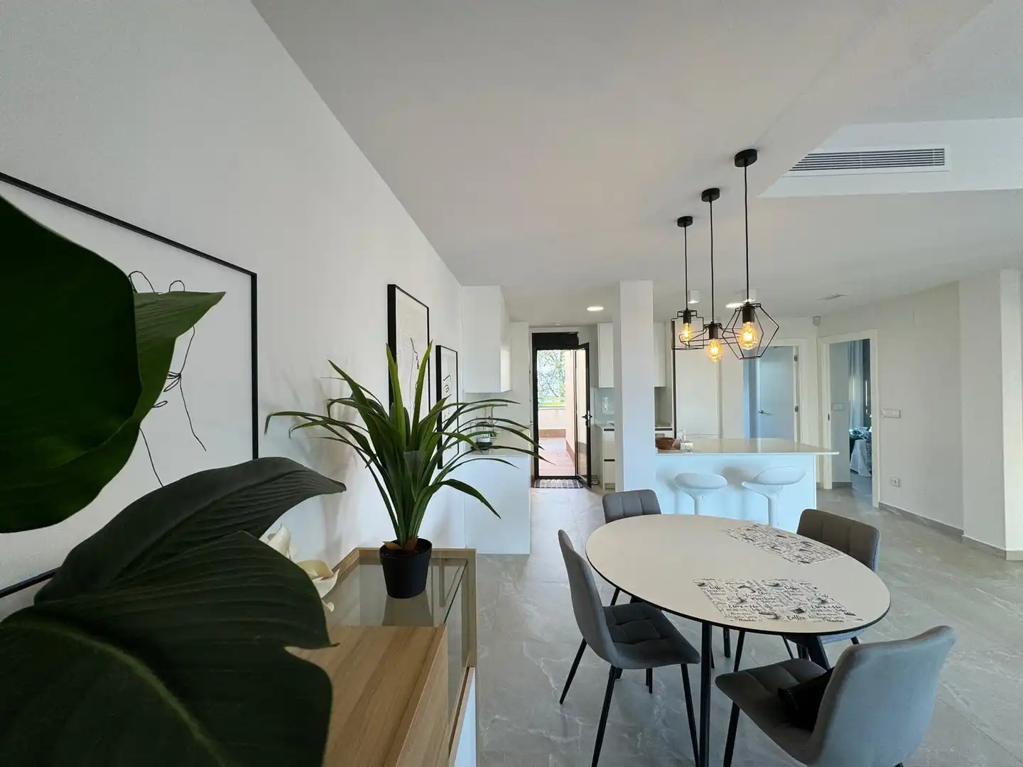 Bungalow con piscina en venta en Calle de los chrimines, imagen 2