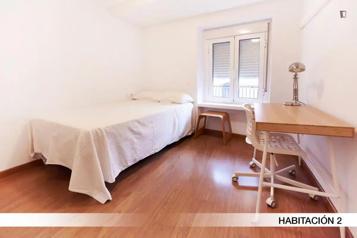 Habitación de Apartamento para compartir en Sevilla con Aire acondicionado, Calefacción y Amueblado