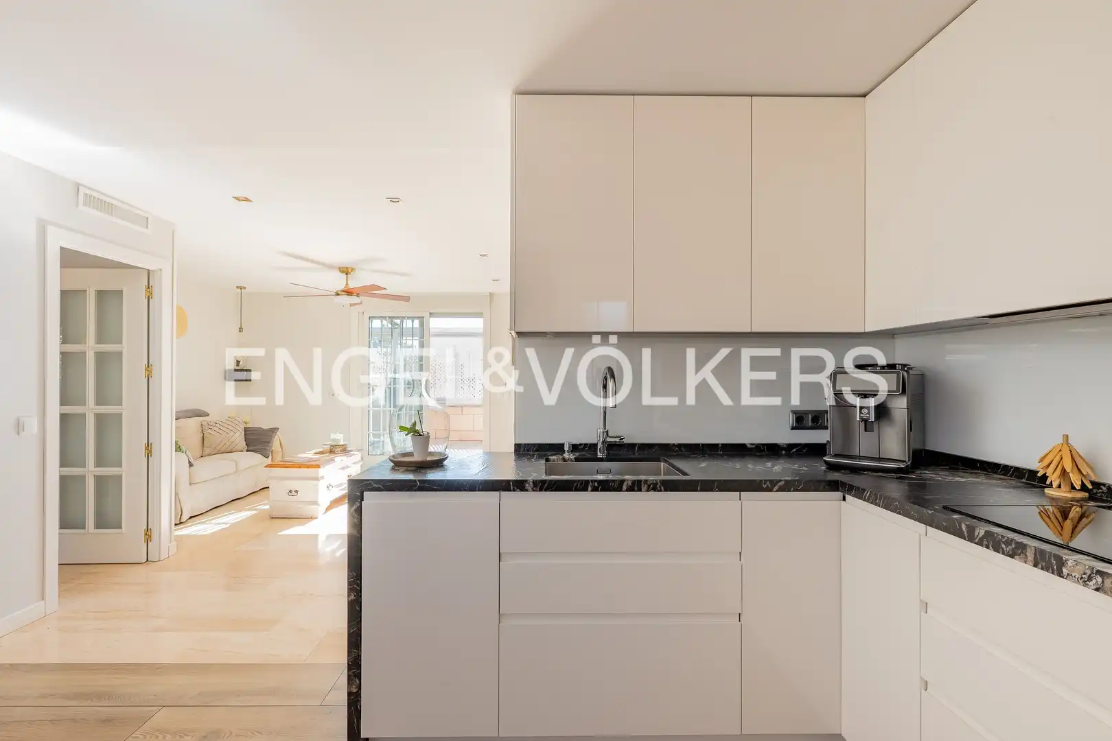 Cocina de Ático en venta en Madrid con Aire acondicionado, Calefacción y Jardín privado