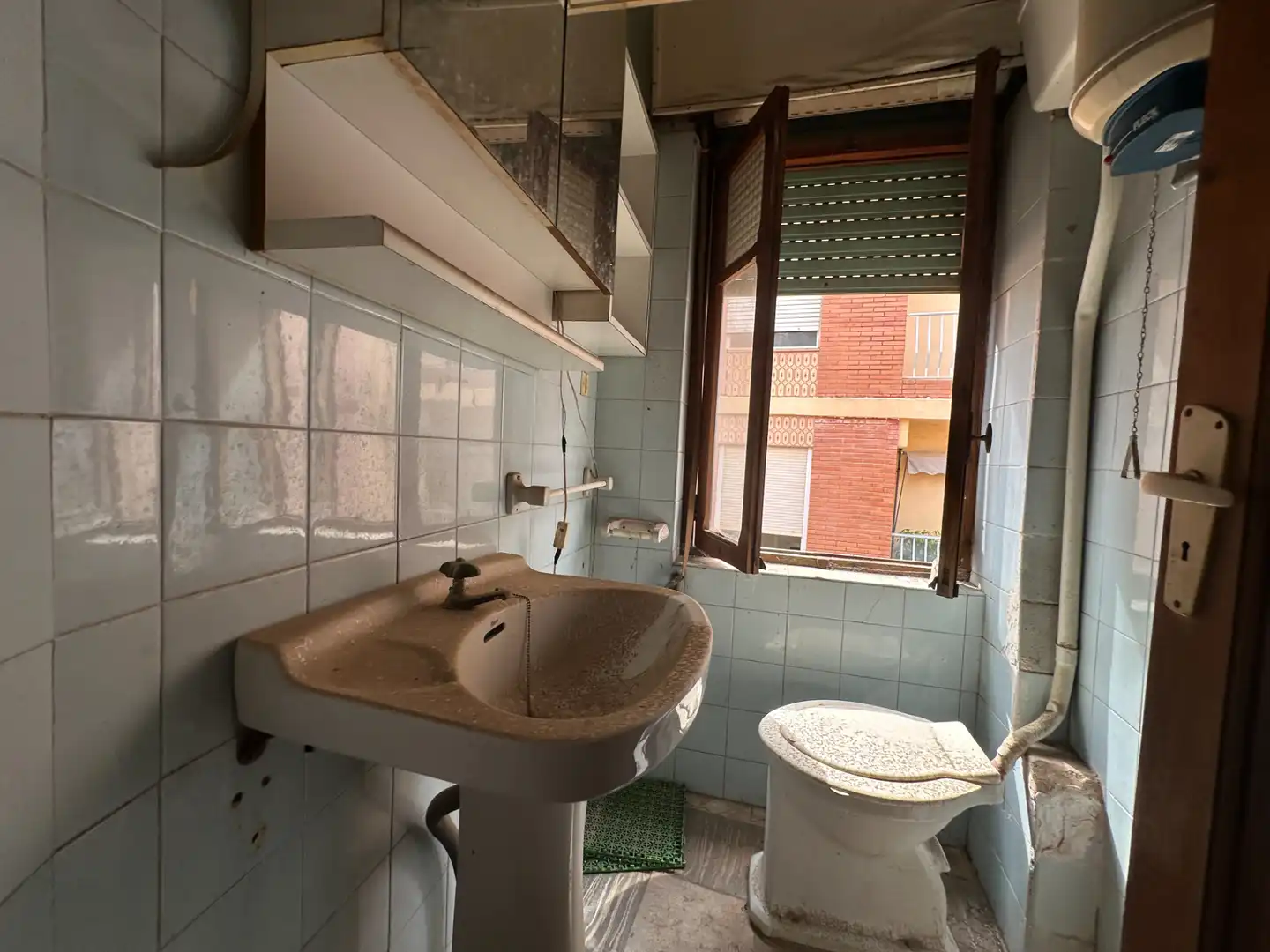 Bathroom of Detached homes for sale in L'Alcora  with Terrace and Storage room