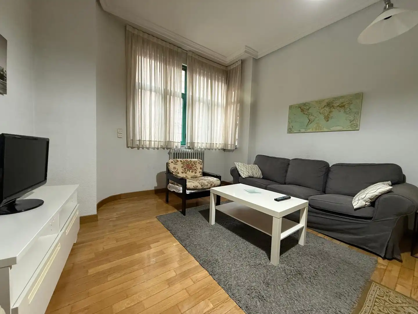 Sala d'estar de Pis de lloguer en Salamanca amb Calefacció, Parquet i Moblat