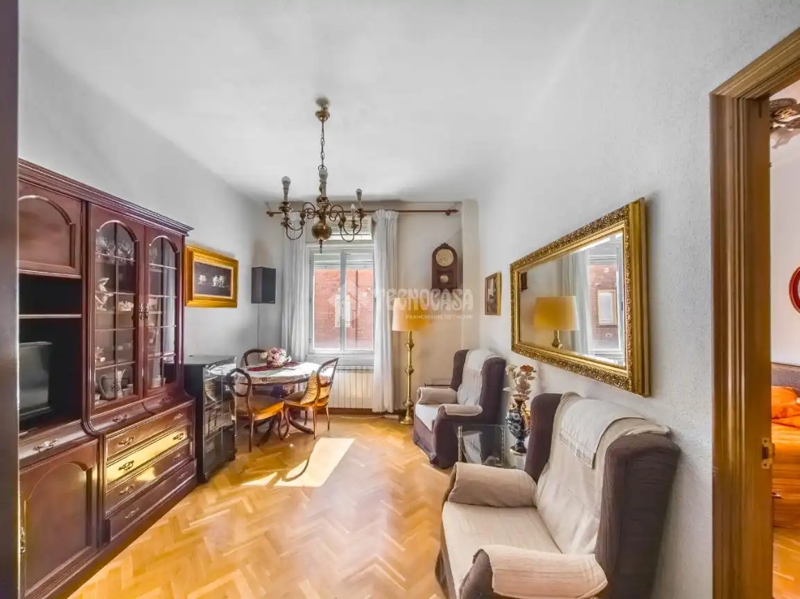 Living room of Flat for sale in Madrid  with Air Conditioner, Heating and Parquet flooring