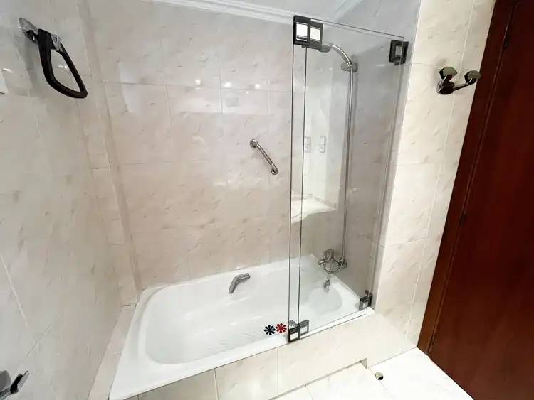 Bathroom of Flat for rent in Madrid  with Air Conditioner, Heating and Parquet flooring