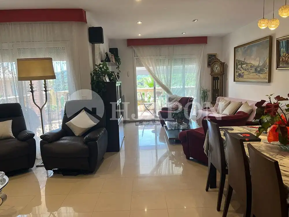 Sala d'estar de Casa o xalet en venda en Vilassar de Dalt amb Aire condicionat, Calefacció i Jardí privat
