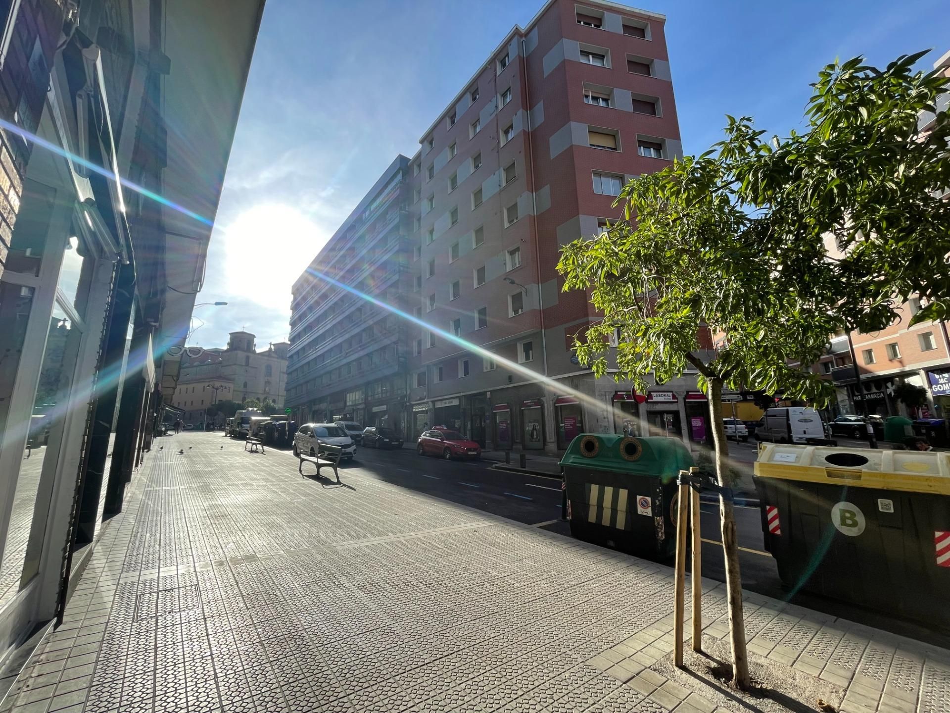 Vista exterior de Local en venda en Bilbao 