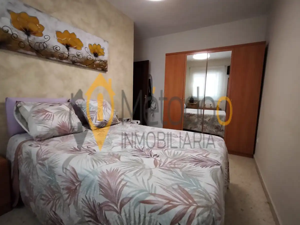 Bedroom of Flat for sale in Sevilla  with Air Conditioner, Heating and Furnished