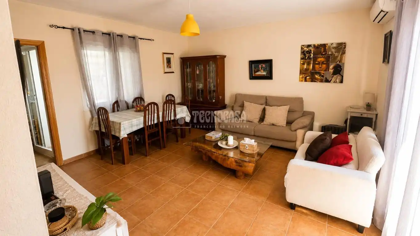 Wohnzimmer von Einfamilien-Reihenhaus zum Verkauf in Marbella mit Terrasse