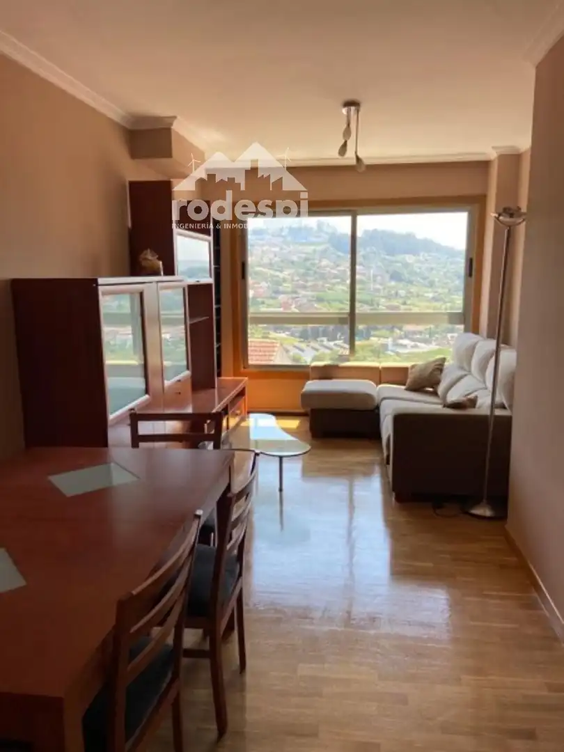Habitación de Ático en venta en Vigo  con Calefacción, Trastero y Amueblado
