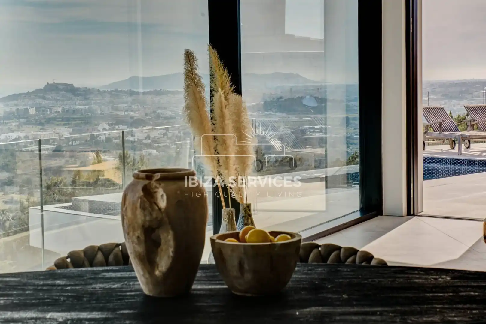 Vista exterior de Casa o xalet de lloguer en Santa Eulària des Riu amb Aire condicionat, Jardí privat i Piscina