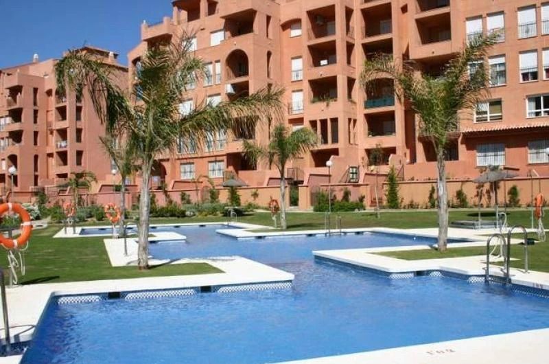 Vista exterior de Apartament en venda en Manilva amb Aire condicionat, Calefacció i Terrassa
