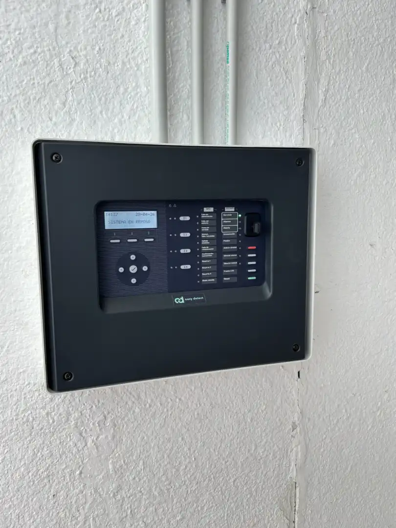 Nau industrial de lloguer en Palau-solità i Plegamans amb Alarma