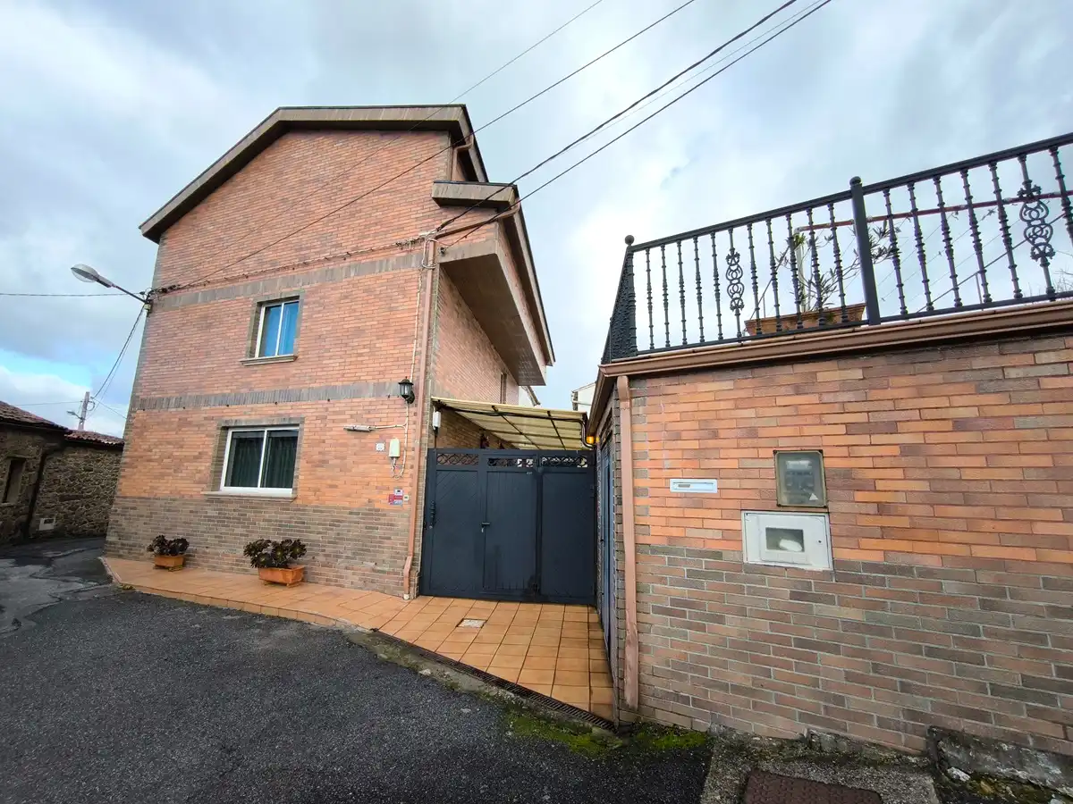 Exterior view of Houses for sale in Vilagarcía de Arousa  with Heating, Terrace and Storage room