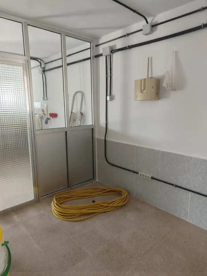 Badezimmer von Fabrikhallen zum Verkauf in Serradilla