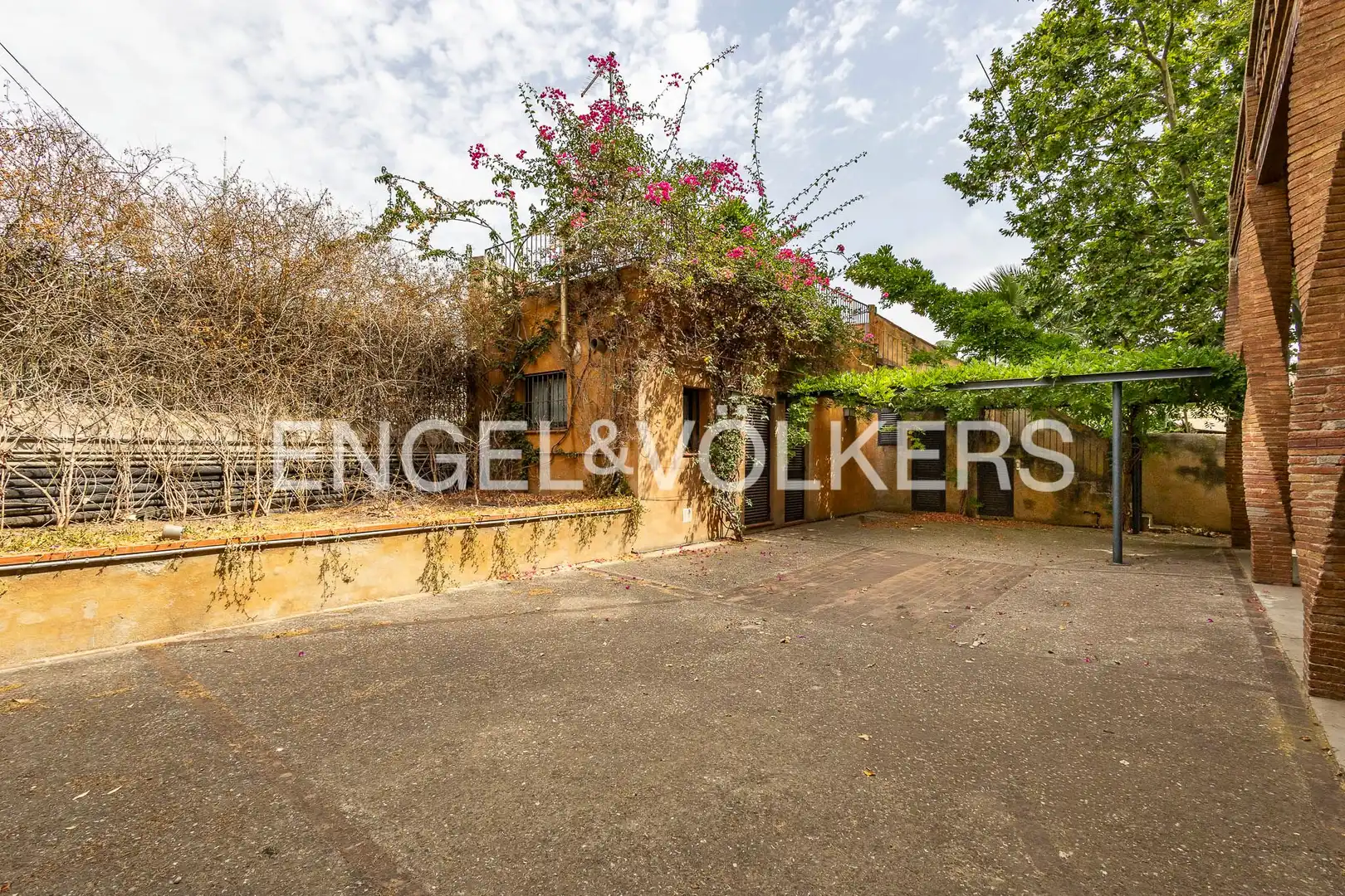 Vista exterior de Casa o xalet de lloguer en Barcelona amb Aire condicionat, Calefacció i Jardí privat