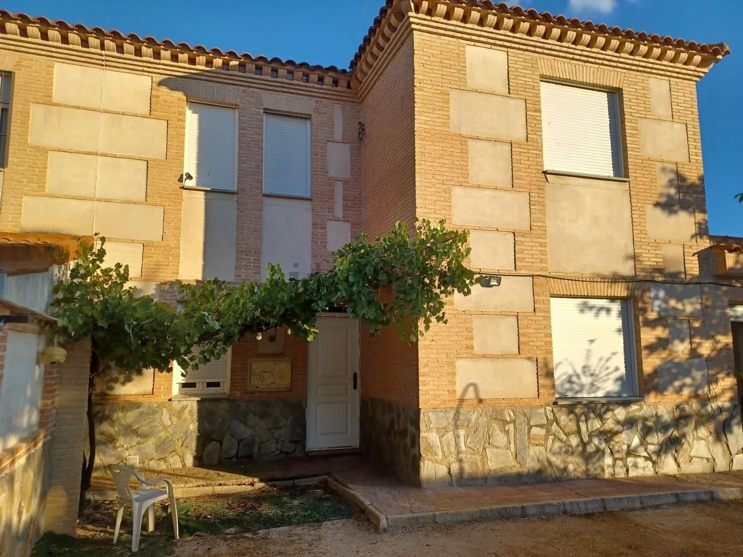 Exterior view of Single-family semi-detached for sale in Magán  with Air Conditioner, Heating and Private garden