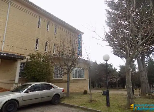 Vista exterior de Edificio en venta en Brazuelo