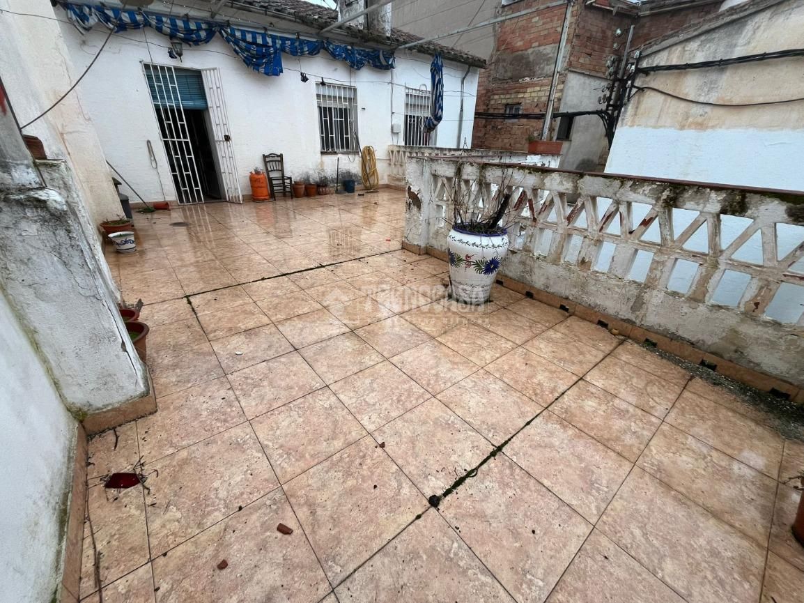 Vista exterior de Casa adosada en venda en Linares amb Terrassa