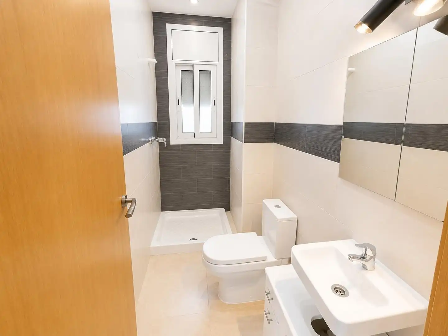 Baño de Ático en venta en Rubí con Calefacción, Terraza y Balcón
