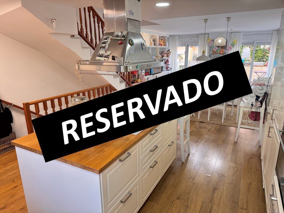 Cuina de Casa adosada en venda en Roquetas de Mar amb Aire condicionat, Terrassa i Traster