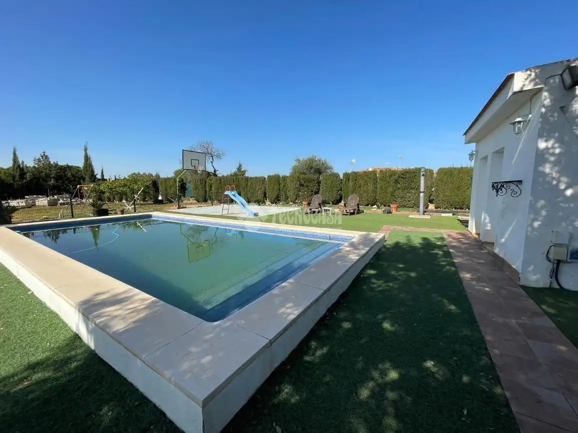 Piscina de Finca rústica en venda en Carmona