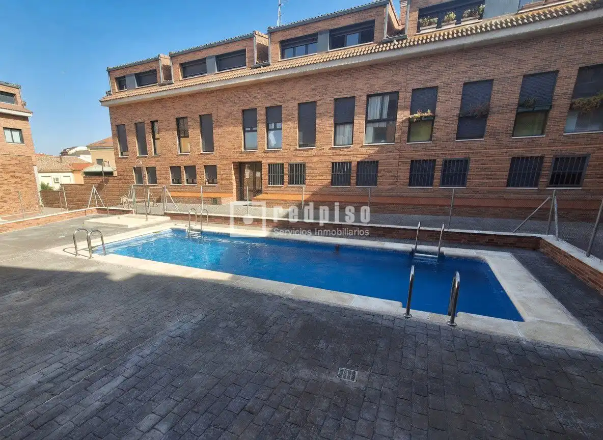 Piscina de Dúplex en venta en Casarrubios del Monte con Aire acondicionado, Calefacción y Trastero