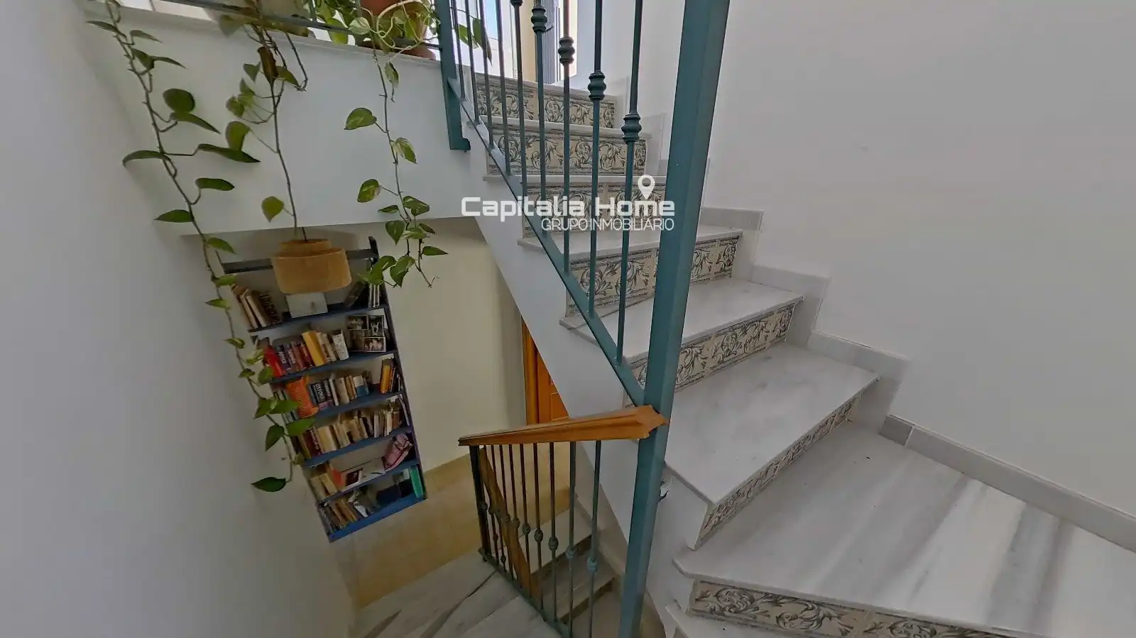 Einfamilien-Reihenhaus zum Verkauf in Santa Pola mit Abstellraum, Schwimmbad und Möbliert
