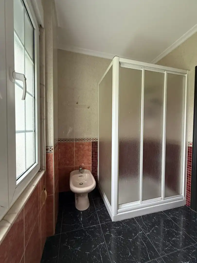 Bany de Casa o xalet en venda en Corvera de Asturias amb Calefacció, Jardí privat i Terrassa