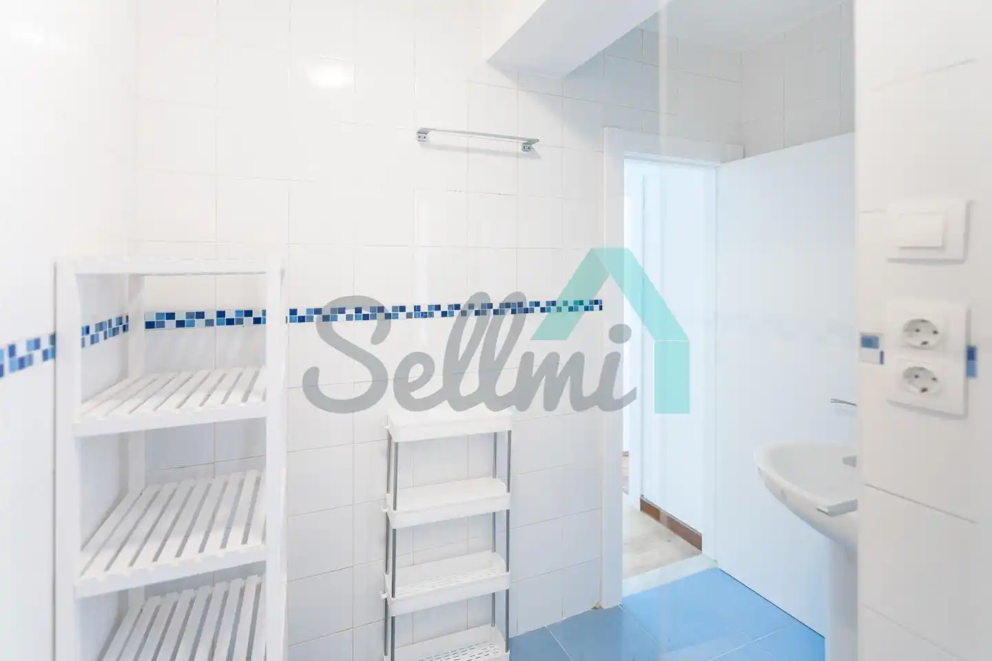 Bathroom of Flat for rent in Oviedo   with Heating, Parquet flooring and Furnished