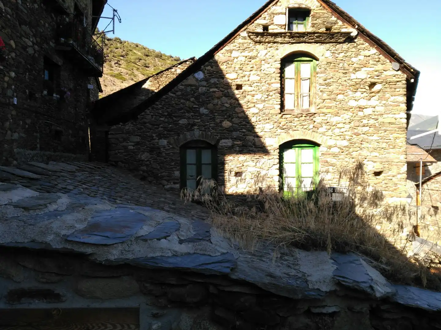 Casa rústica con terraza en venta en Carrer Unica, imagen 3