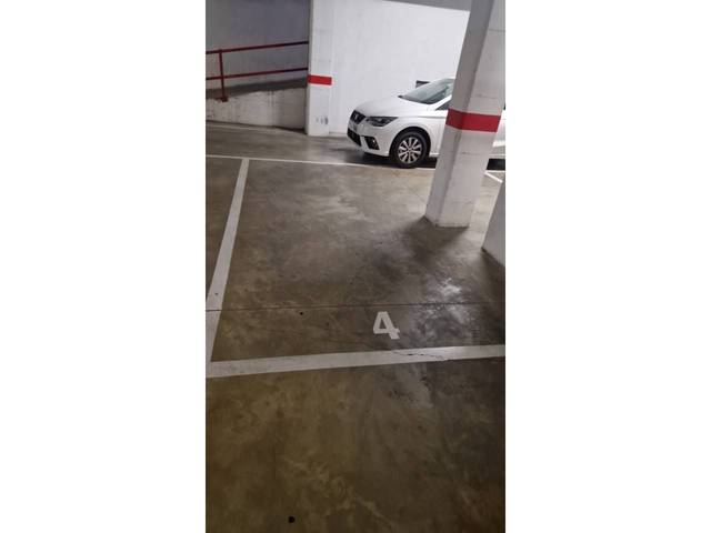 Garaje en Alquiler en Calle Marinelo Bosch en Cementiri Vell