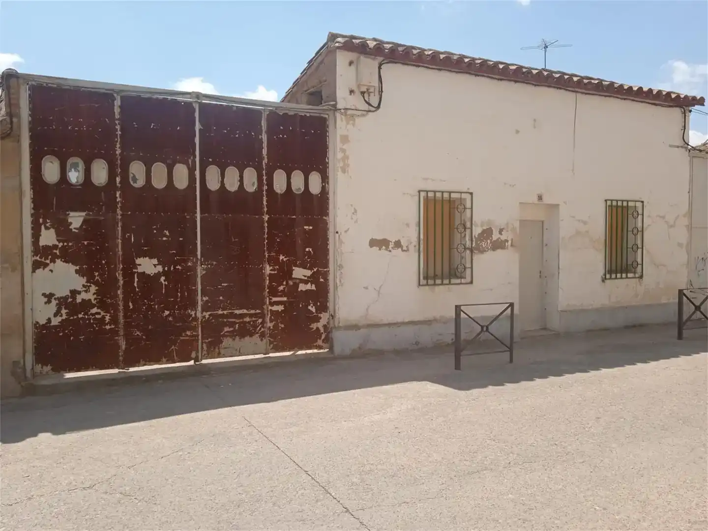 Vista exterior de Planta baixa en venda en Huesca amb Jardí privat