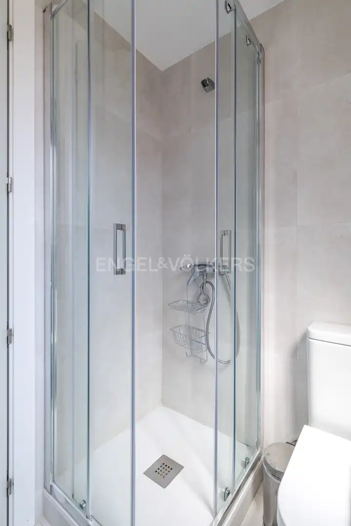 Baño de Apartamento de alquiler en Madrid con Aire acondicionado, Calefacción y Terraza