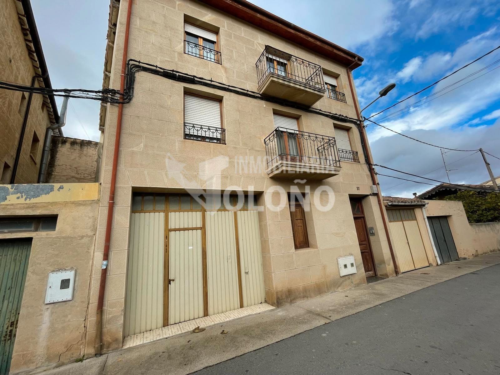 Vista exterior de Pis en venda en Castañares de Rioja amb Calefacció, Parquet i Terrassa